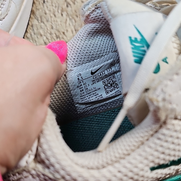 Nike Air Max Emcee Womens Size 8.5 Green Sneakers Tennis Shoes C11 - Picture 9 of 10